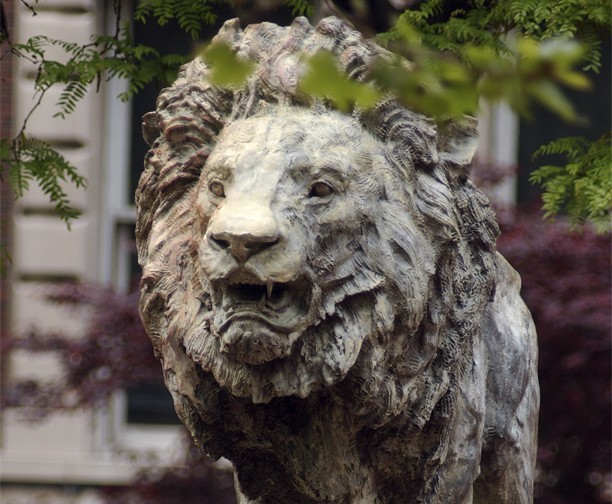 statue of lion